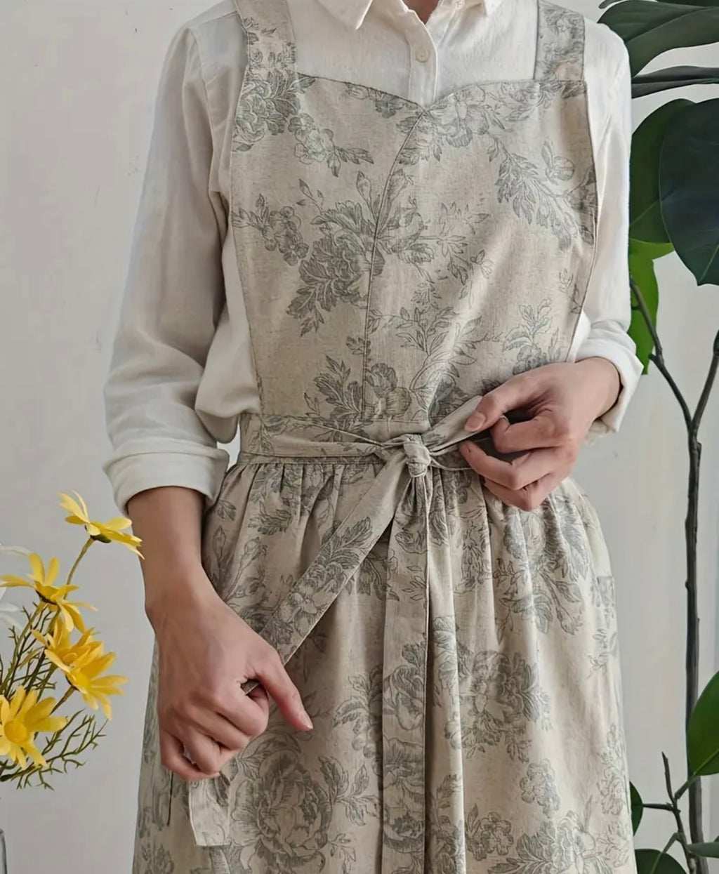 Beige vintage floral print apron